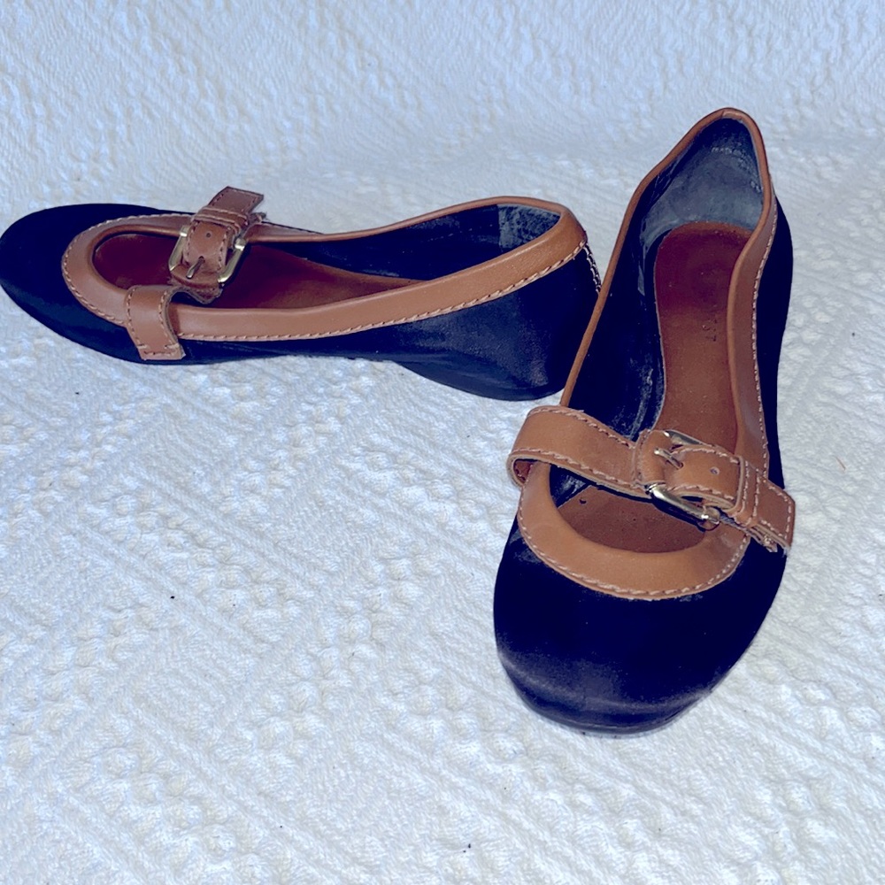 COPY - Nine West Navy & Tan Flats 8 M